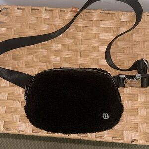 Lululemon black crossbody fleece